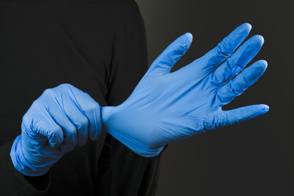 Rękawiczki nitrylowe — na co zwrócić uwagę podczas zakupu?