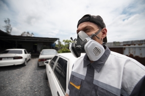 Ochrona dróg oddechowych w pracy – jak dobrać maski i półmaski zgodnie z BHP?