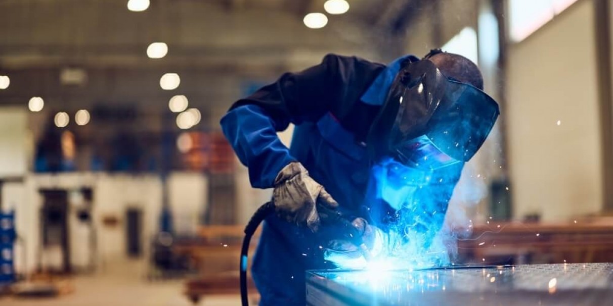 Prace gorące (hot work): pozwolenia, zabezpieczenia i nadzór przeciwpożarowy