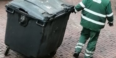 Robocza odzież BHP – odpowiednia do pory roku