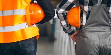 Jak wybrać najlepsze artykuły BHP do pracy? Przewodnik ekspercki dla firm, magazynów i ekip technicznych