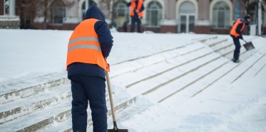 Jak wybrać najlepszą odzież i akcesoria BHP na zimę? Praktyczny przewodnik